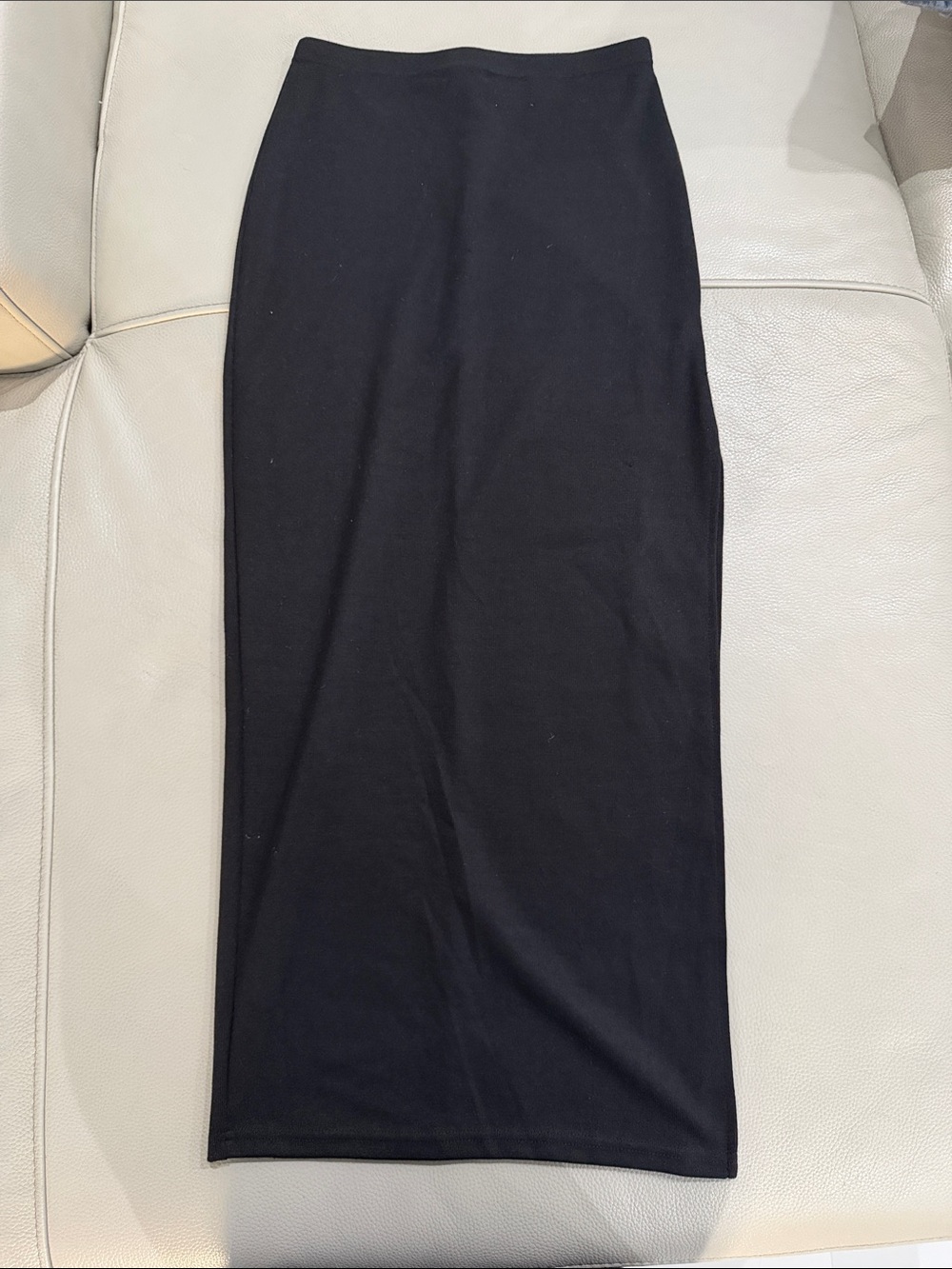 Elegant Black Midi Pencil Skirt - Classic Staple NWOT